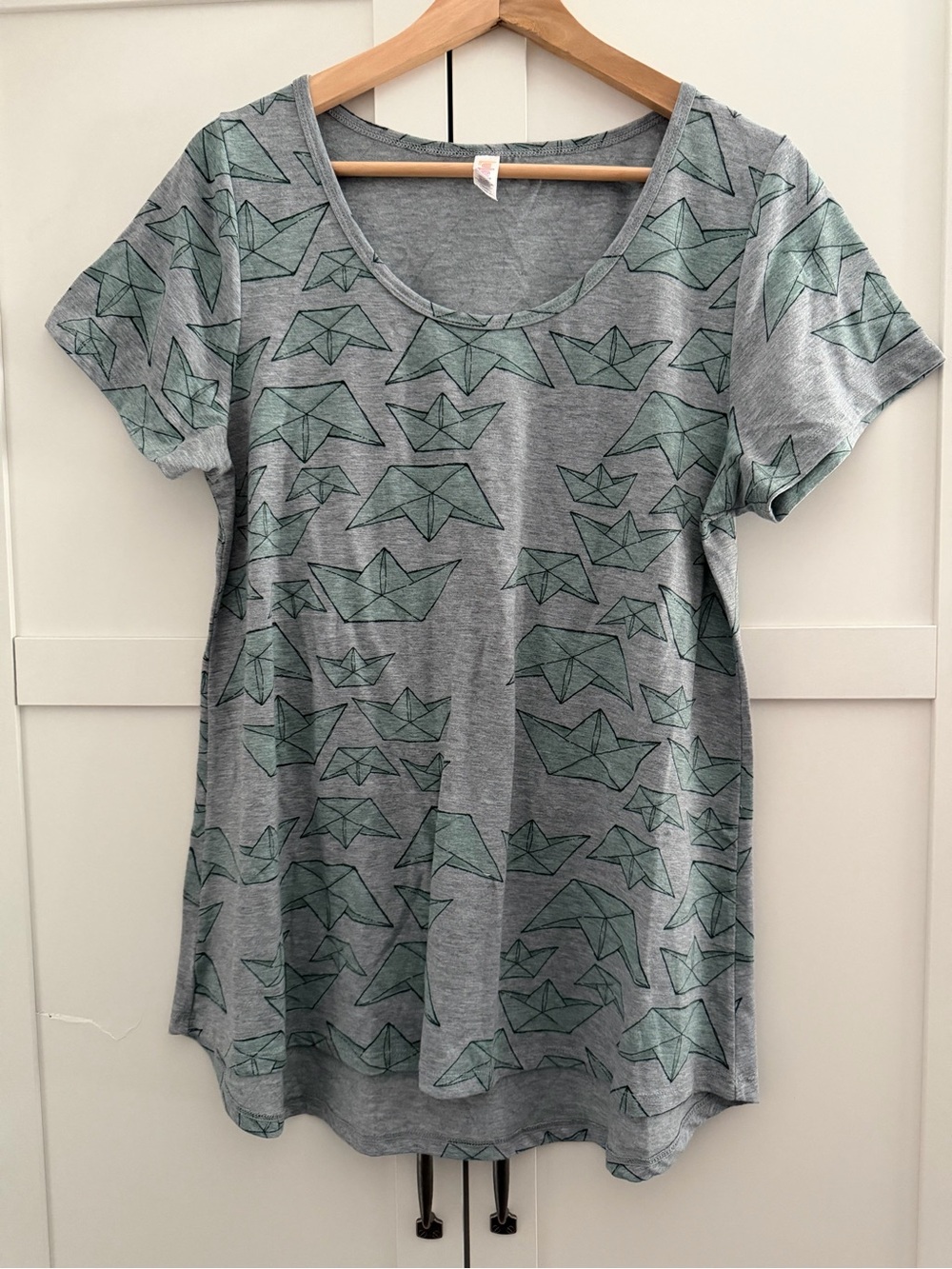 LuLaRoe Gray Tee with Mint Origami Boat Print